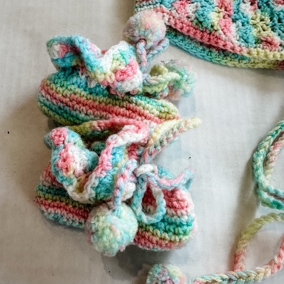 Vintage Crochet Rainbow Bonnet & Booties‎ 6-12 Mos - Picture 2 of 10